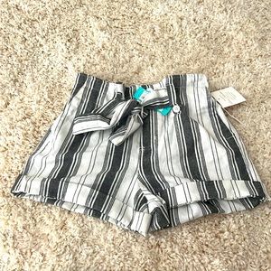 NWT, Sz 2 ONE 5 ONE, breezy, lightweight Easy Pull-On Comfort shorts, w pockets